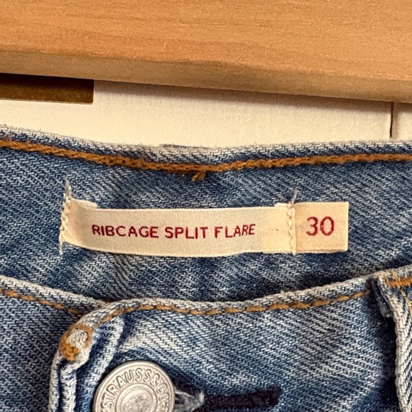 Levi’s Ribcage Split Flare Jeans - Picture 3 of 13